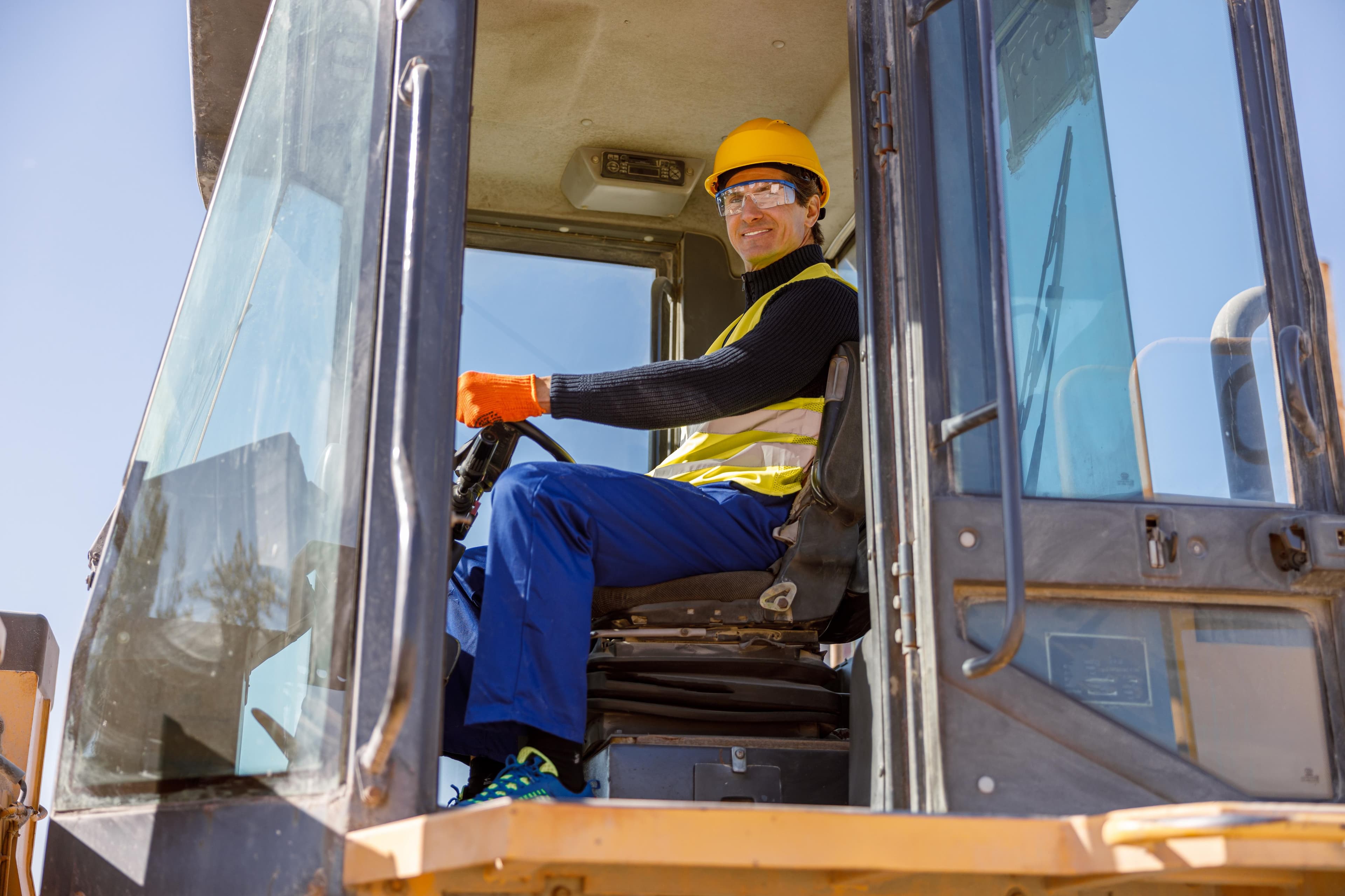 Машинист спецтехники за работой Машинист спецтехники за работой