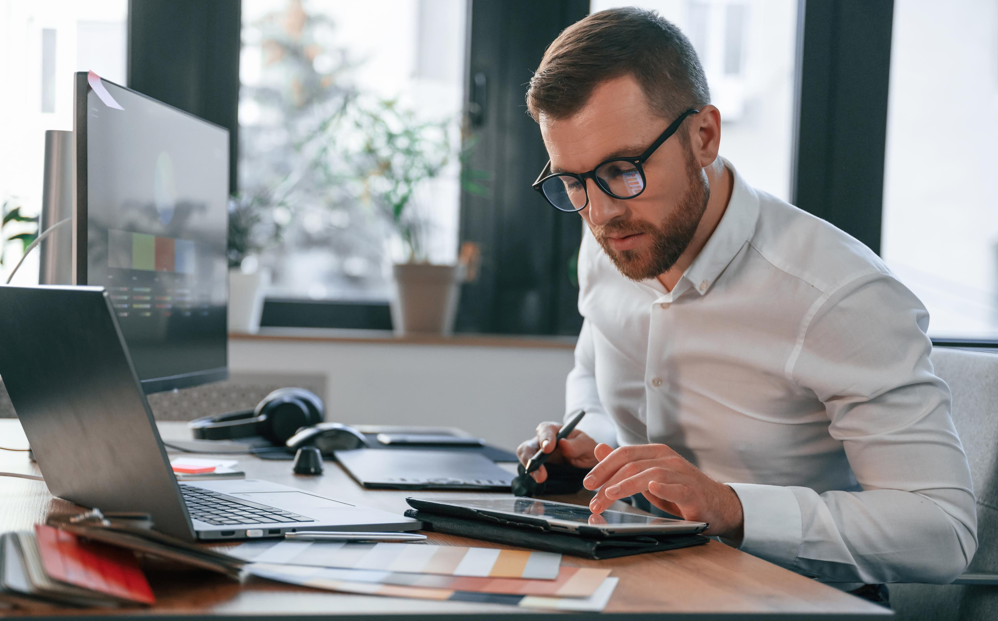 Бухгалтер за работой Бухгалтер за работой